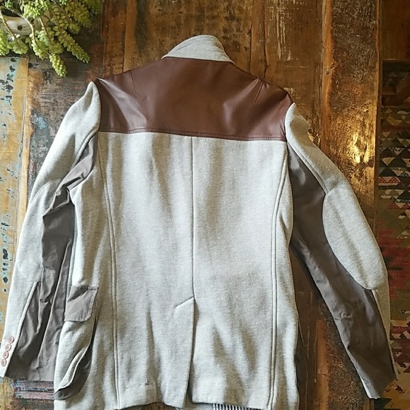 Under 2 flags jacket with lambskin yoke accent. - Picture 2 of 6